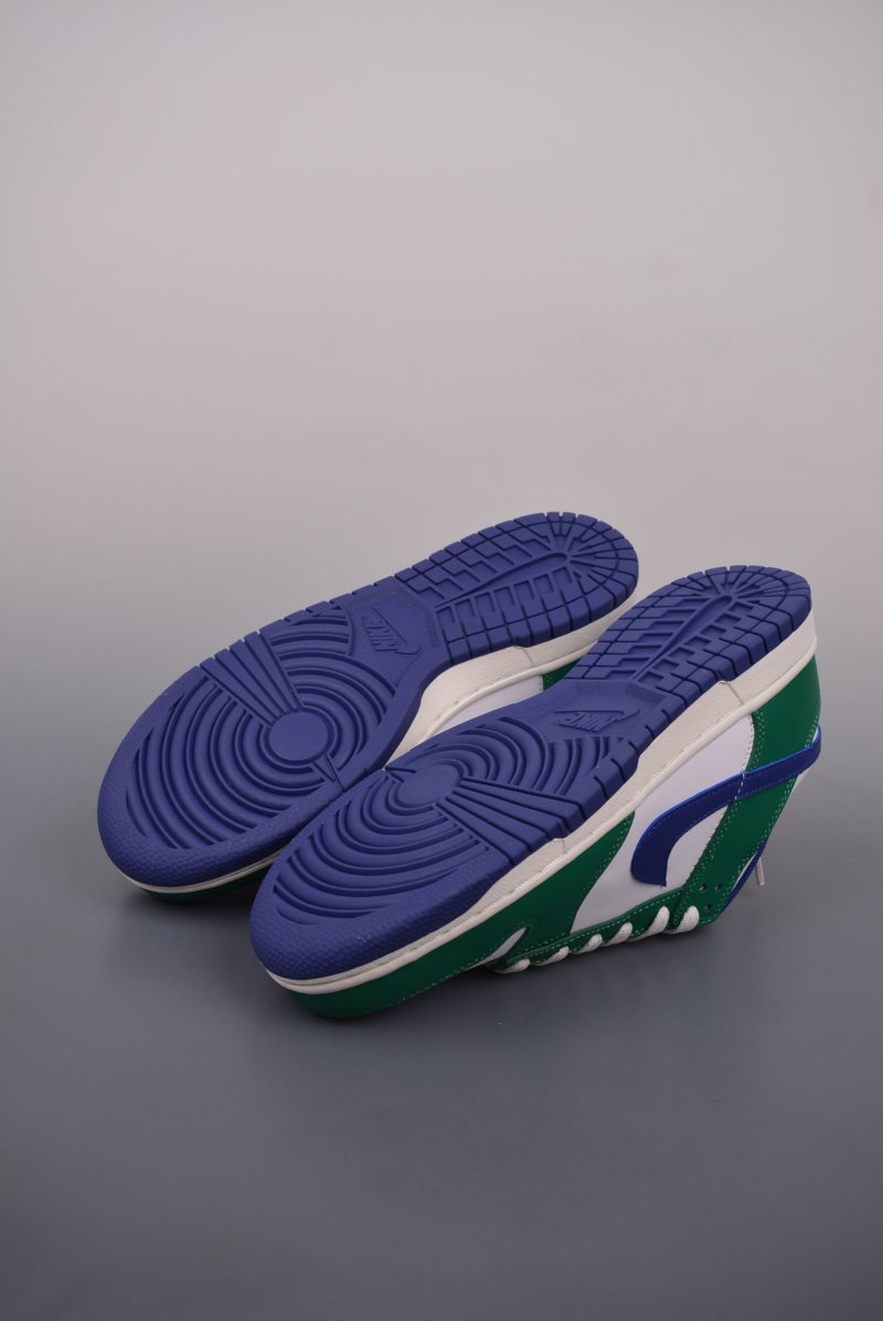 Nike SB Dunk Low view