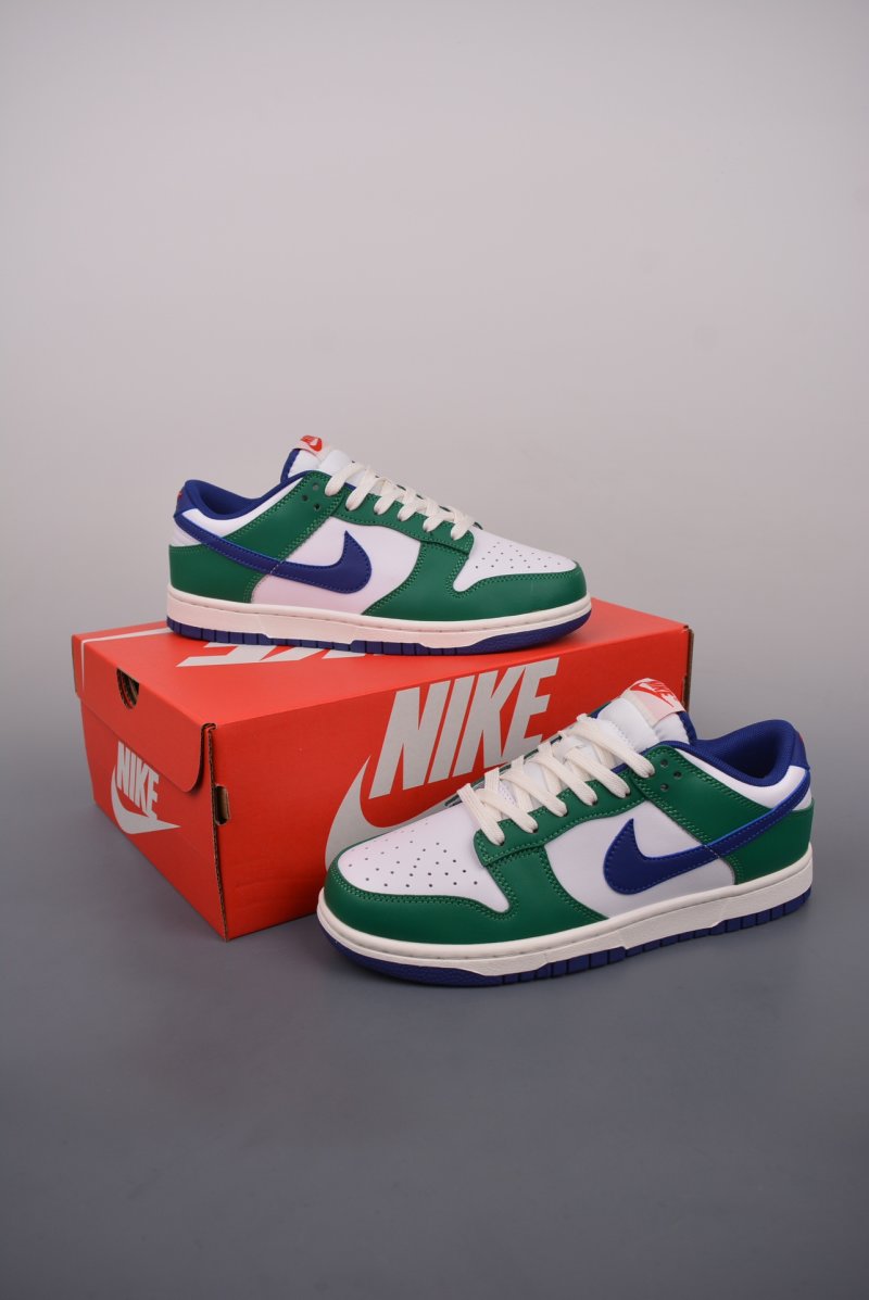 Nike SB Dunk Low view