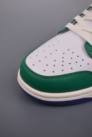 Nike SB Dunk Low view 6