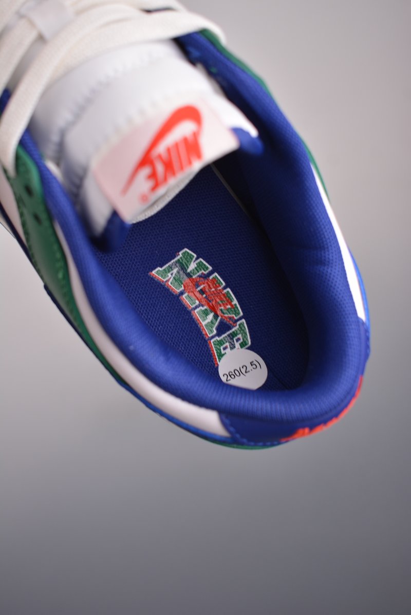 Nike SB Dunk Low view