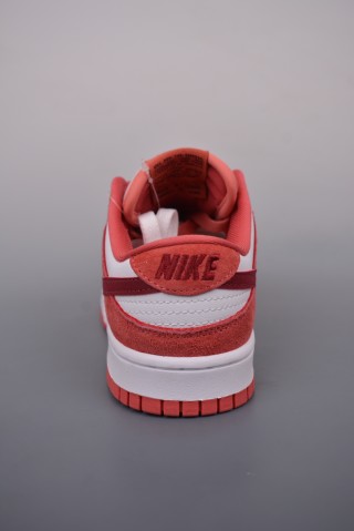 Nike SB Dunk Low view 4