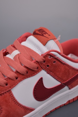 Nike SB Dunk Low view 7