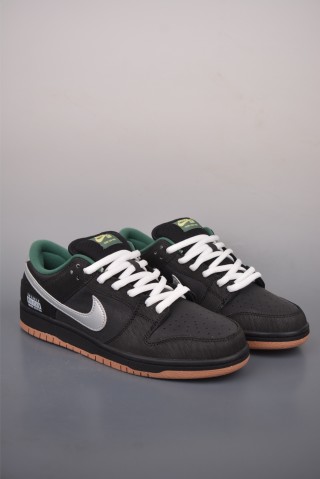 Nike SB Dunk Low view 1