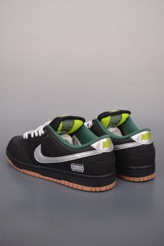 Nike SB Dunk Low view 2