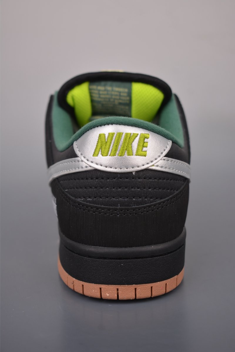 Nike SB Dunk Low view