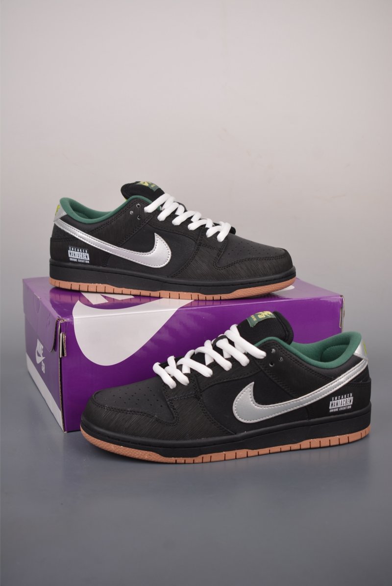 Nike SB Dunk Low view