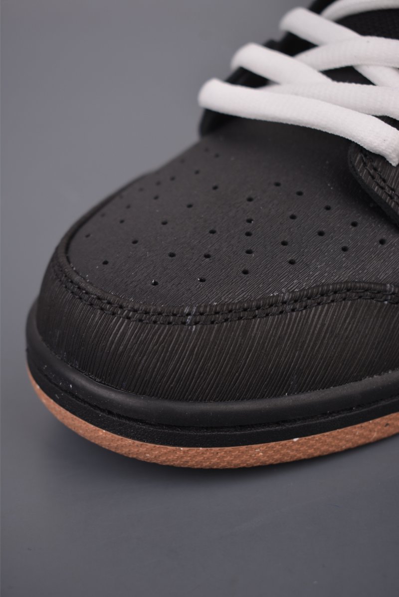 Nike SB Dunk Low view