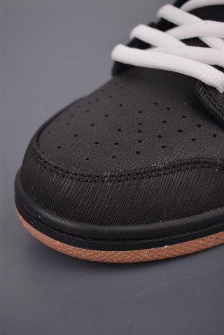 Nike SB Dunk Low view 6