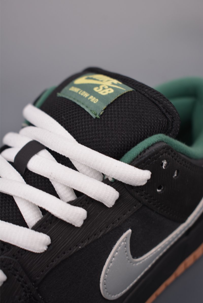 Nike SB Dunk Low view