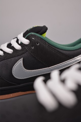 Nike SB Dunk Low view 8