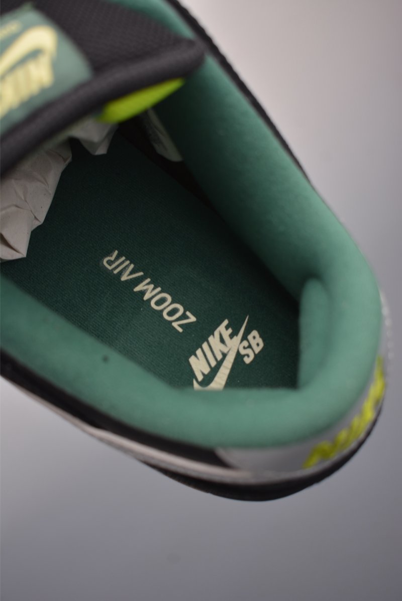 Nike SB Dunk Low view