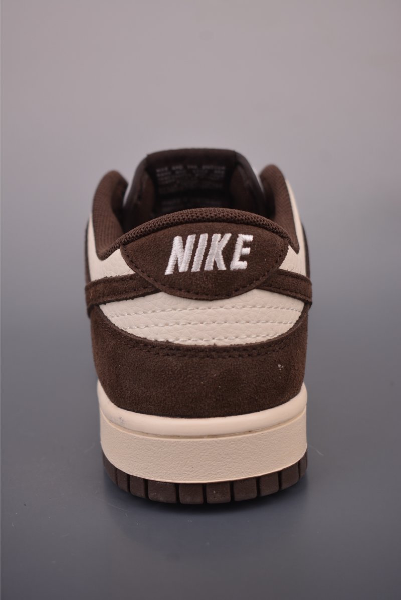 Nike SB Dunk Low view