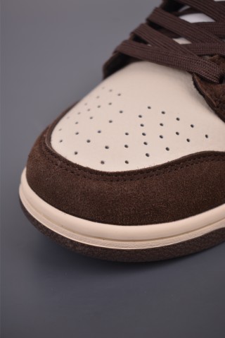 Nike SB Dunk Low view 6