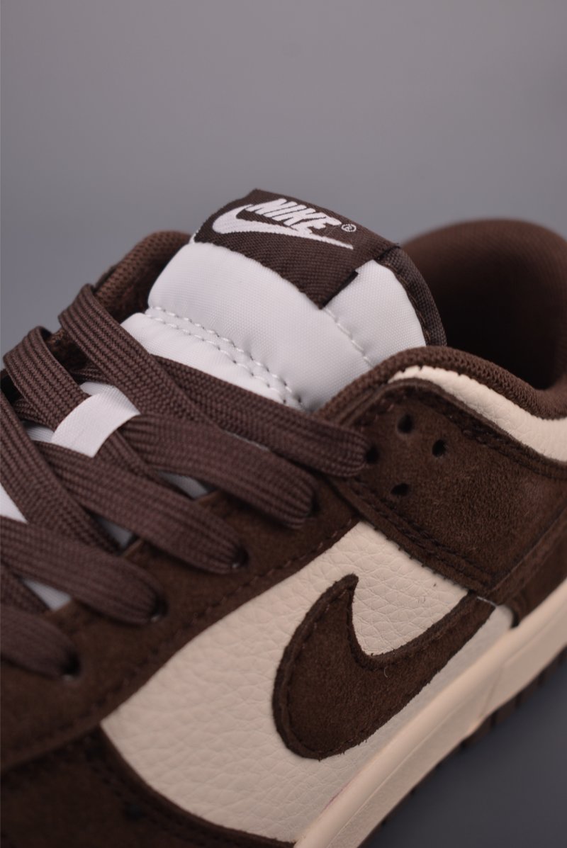 Nike SB Dunk Low view