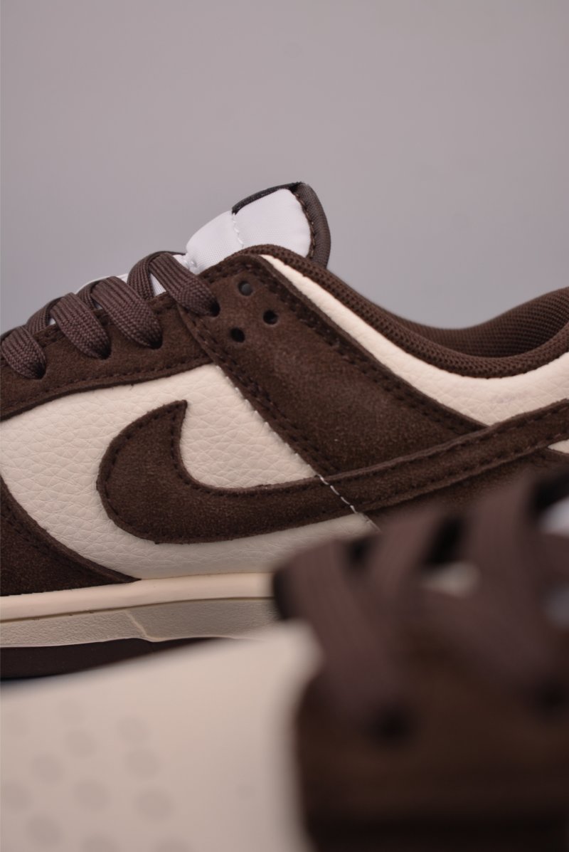 Nike SB Dunk Low view