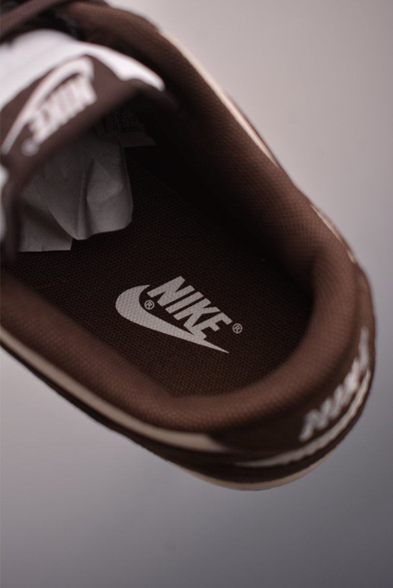 Nike SB Dunk Low view