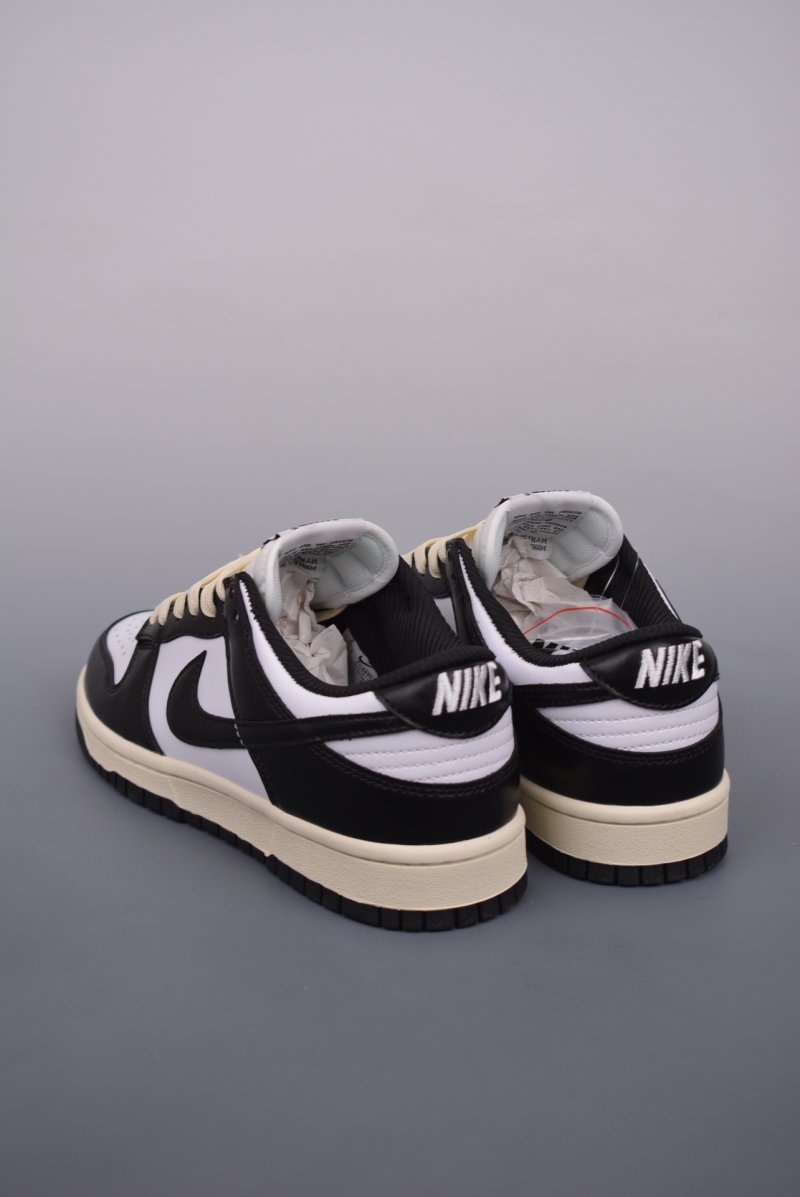 Nike SB Dunk Low view