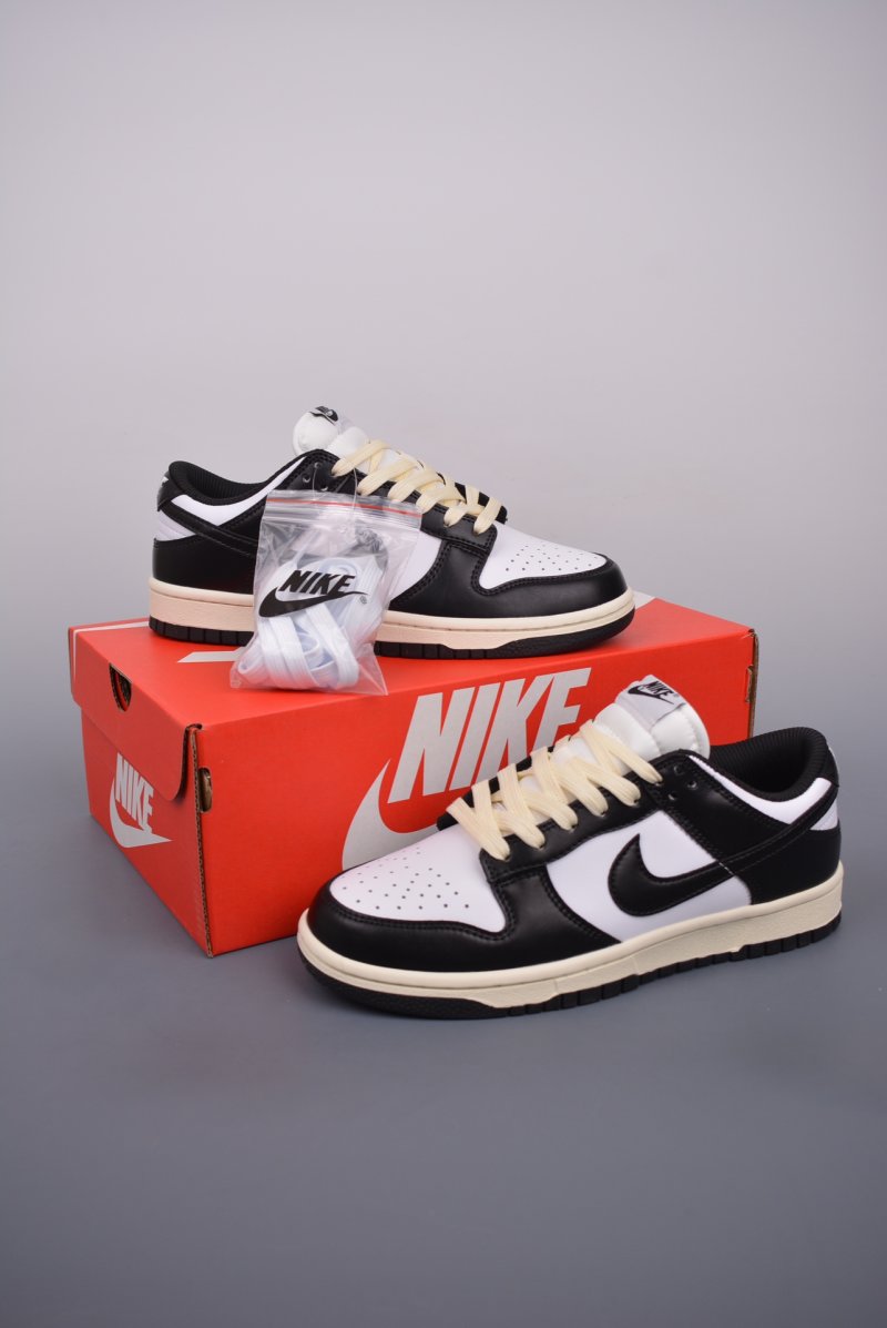 Nike SB Dunk Low view