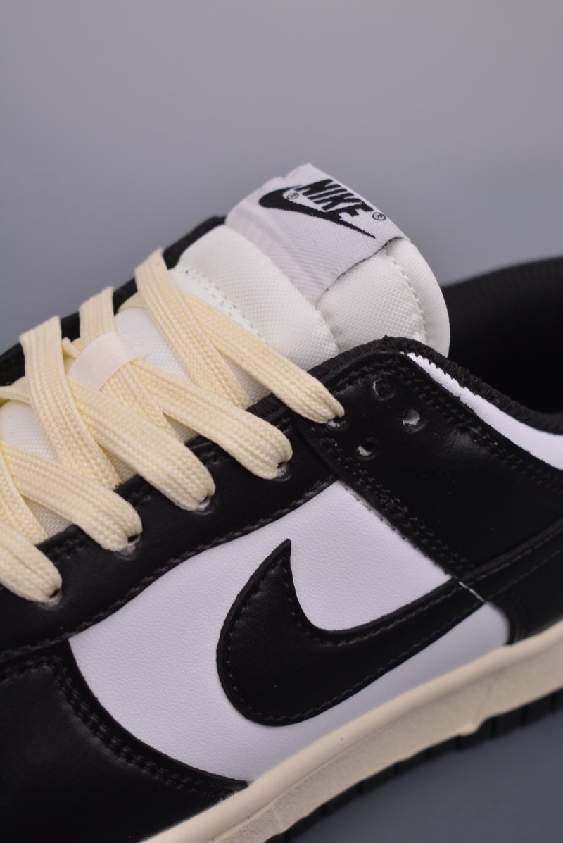 Nike SB Dunk Low view