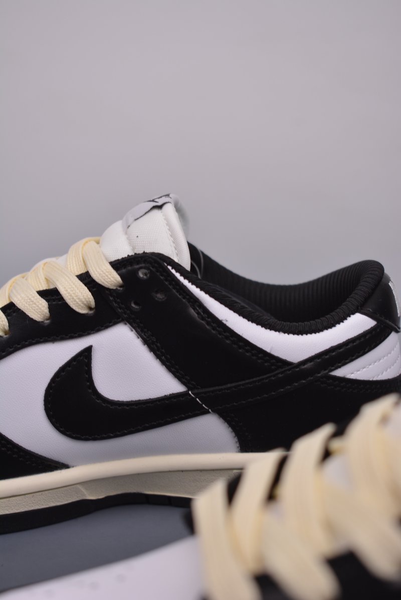 Nike SB Dunk Low view