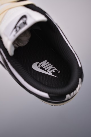 Nike SB Dunk Low view 9