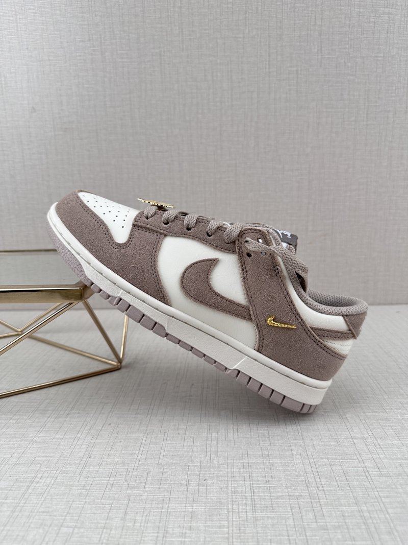 Nike SB Dunk Low 'Grey / White'