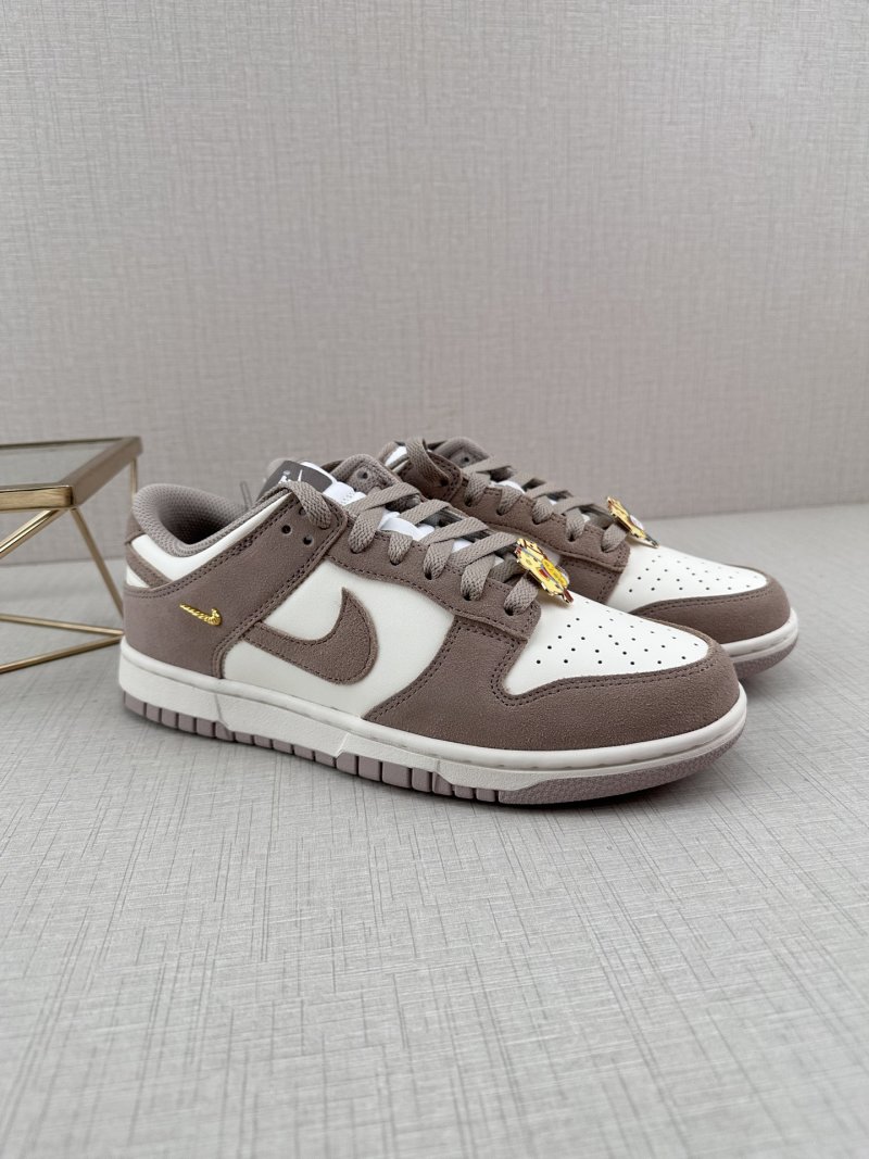 Nike SB Dunk Low 'Grey / White' view