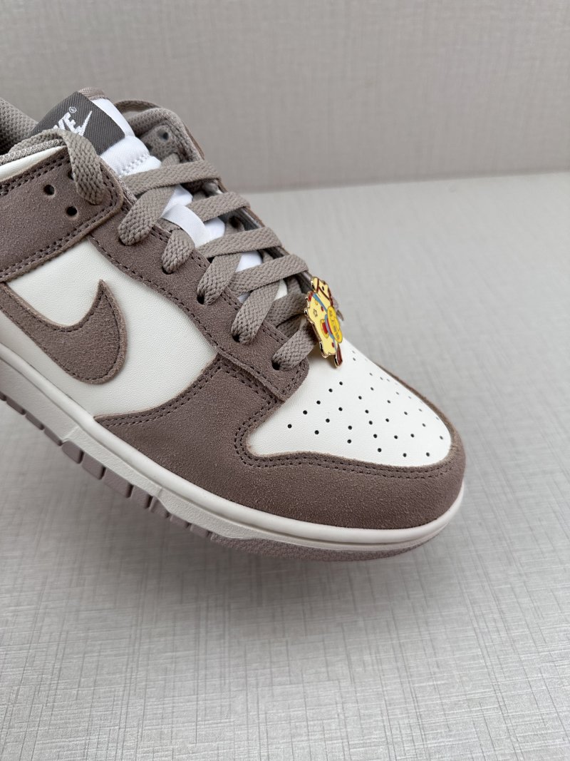 Nike SB Dunk Low 'Grey / White' view