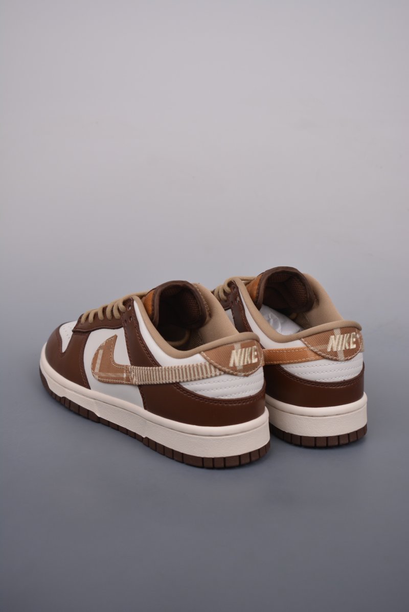 Nike SB Dunk Low view