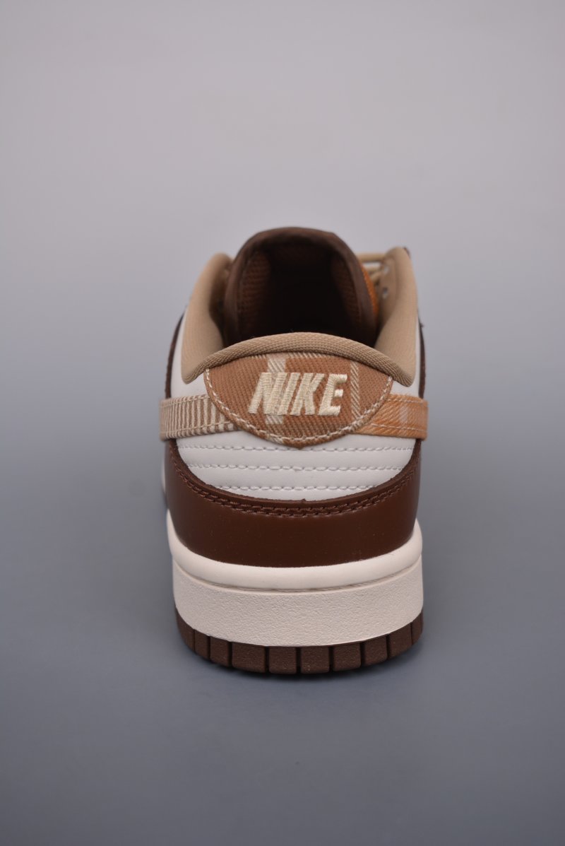 Nike SB Dunk Low view
