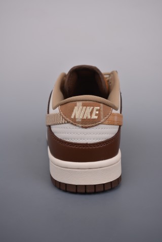 Nike SB Dunk Low view 4
