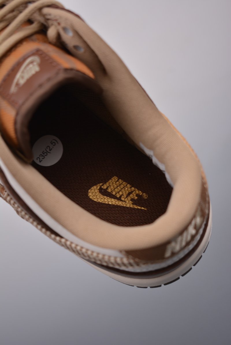 Nike SB Dunk Low view