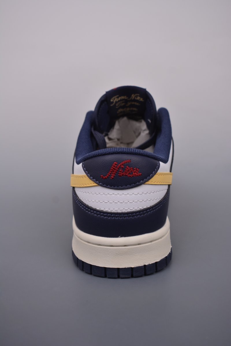 Nike SB Dunk Low view