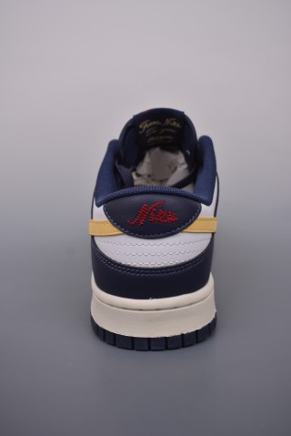 Nike SB Dunk Low view 4