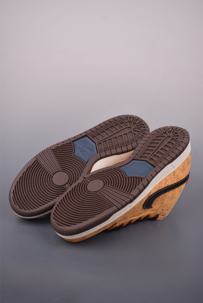 Nike SB Dunk Low view