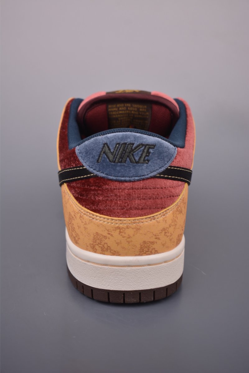 Nike SB Dunk Low view