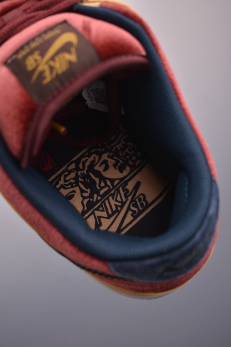 Nike SB Dunk Low view