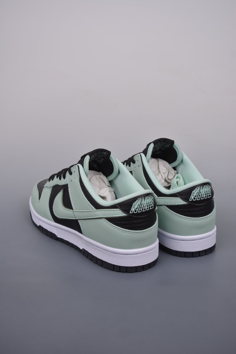 Nike SB Dunk Low view
