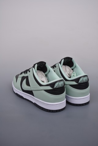 Nike SB Dunk Low view 2