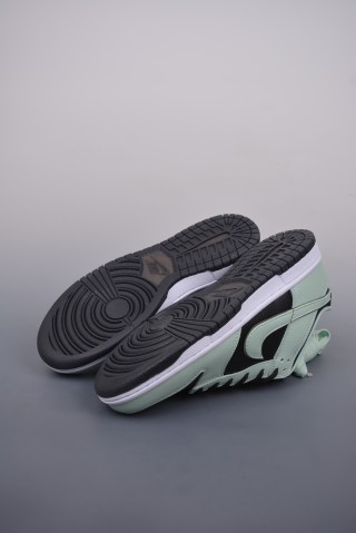 Nike SB Dunk Low view 3