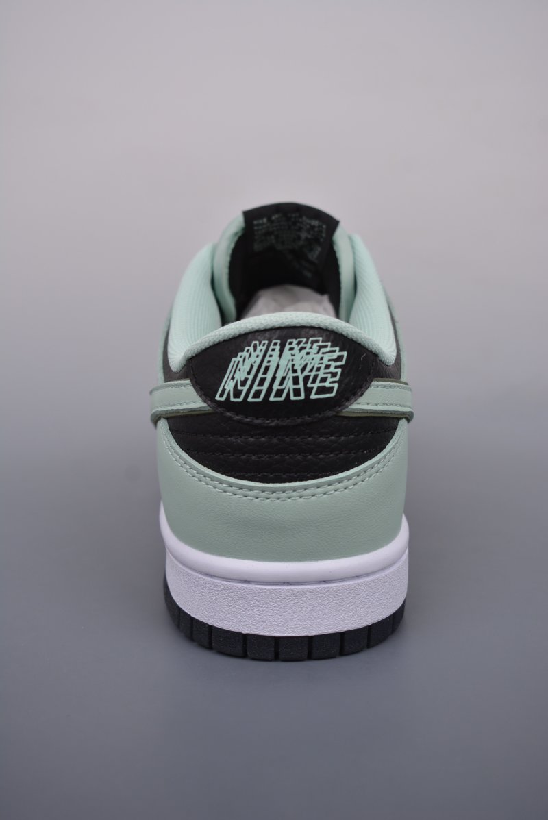 Nike SB Dunk Low view