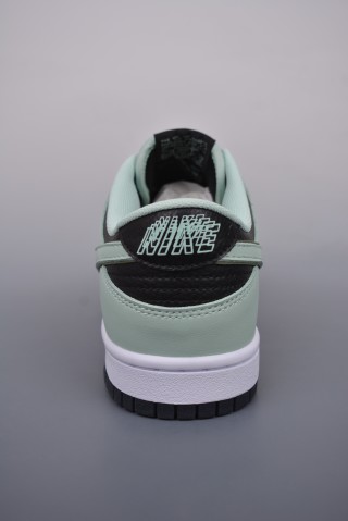 Nike SB Dunk Low view 4