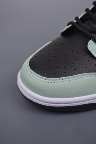 Nike SB Dunk Low view 6