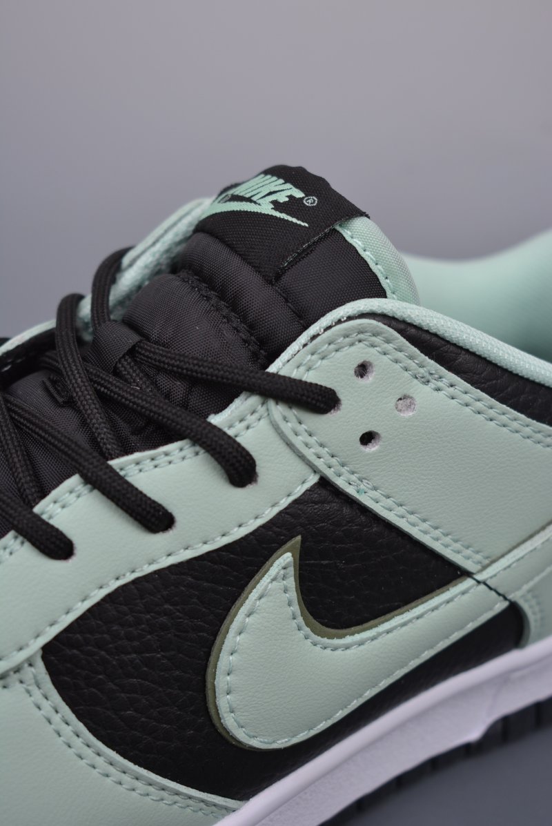 Nike SB Dunk Low view