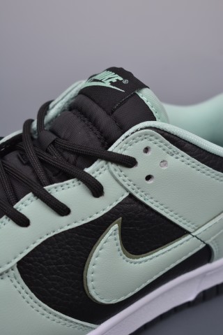 Nike SB Dunk Low view 7