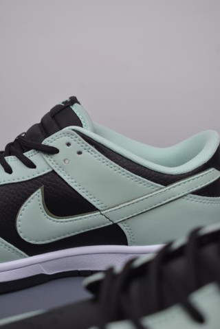 Nike SB Dunk Low view 8