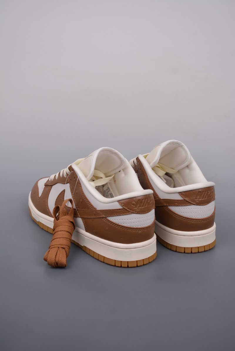 Nike SB Dunk Low view