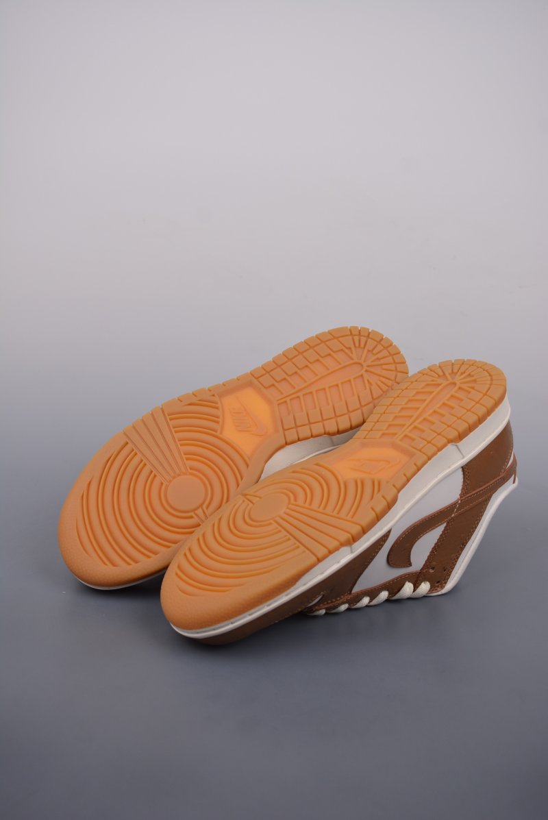 Nike SB Dunk Low view