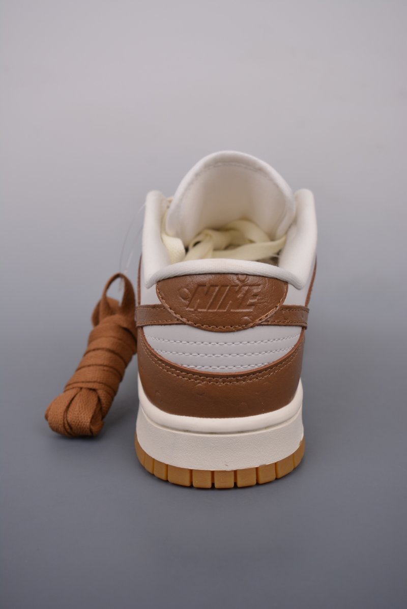 Nike SB Dunk Low view