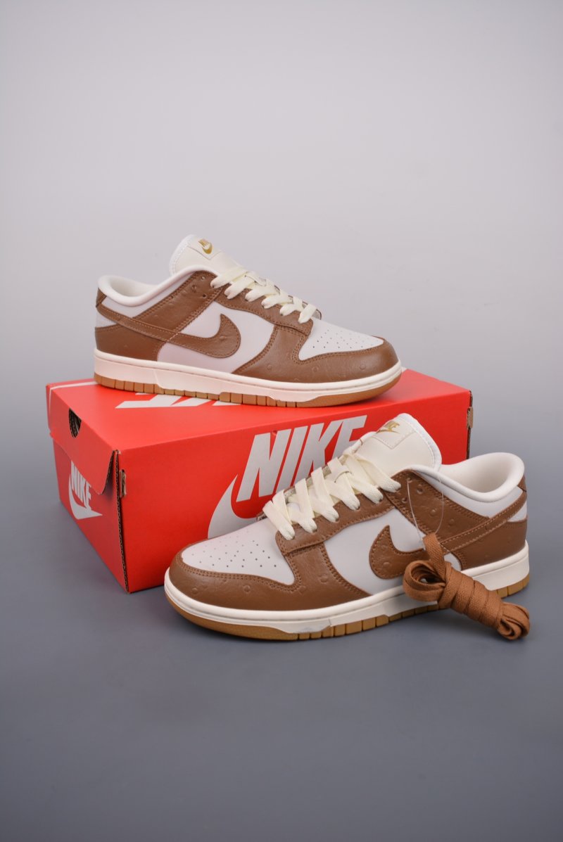 Nike SB Dunk Low view